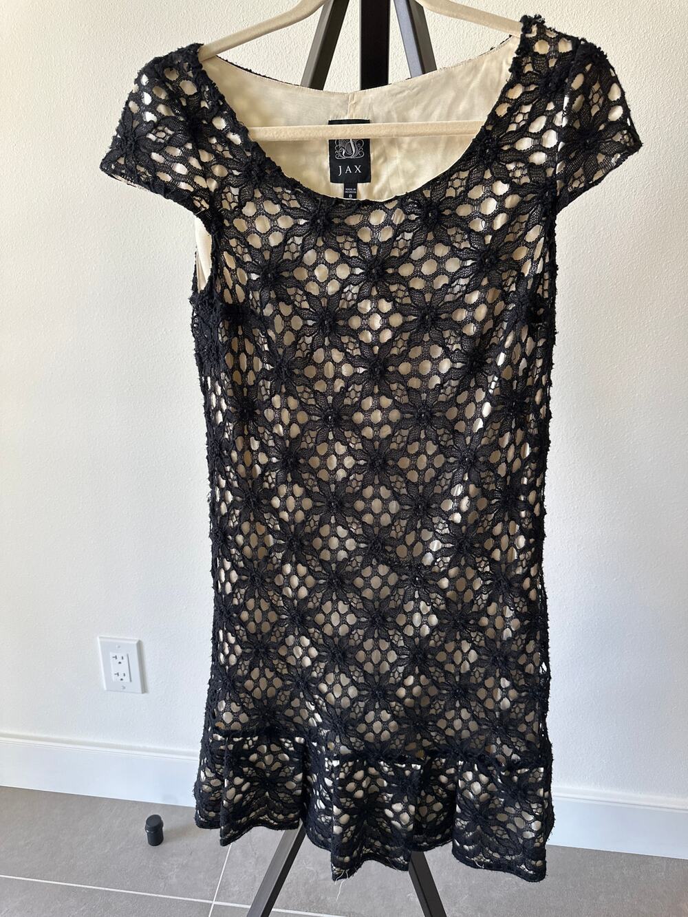 JAX Black Lace Overlay Cocktail Dress Size 8 Cutout Cap Sleeve Lined